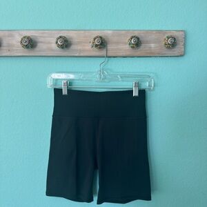 Vuori Biker Shorts